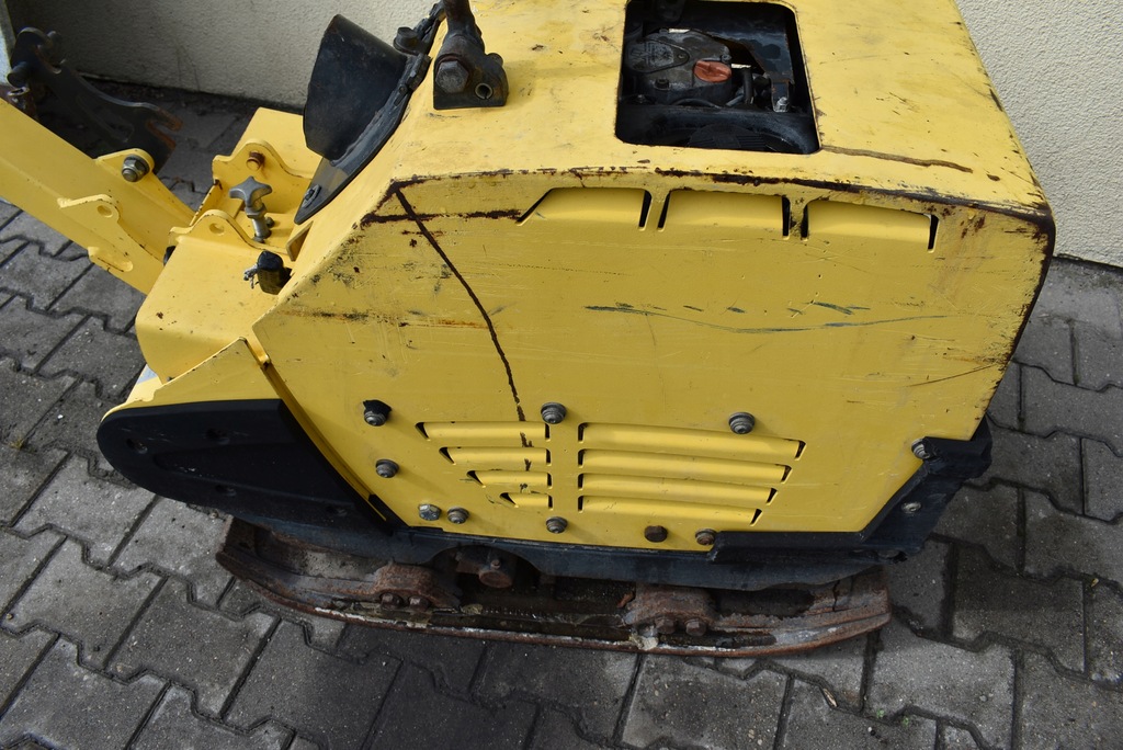 ZAGESZCZARKA SILNIK CZESCI BOMAG BPR 45/55D