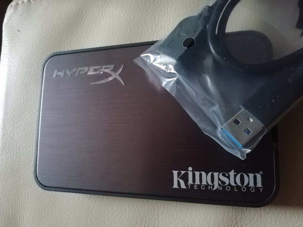 KIESZEŃ OBUDOWA NA DYSK SSD KINGSTON + KABEL USB