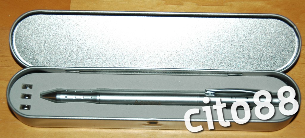 Długopis ze wskaźnikiem laserowym i latarką LED