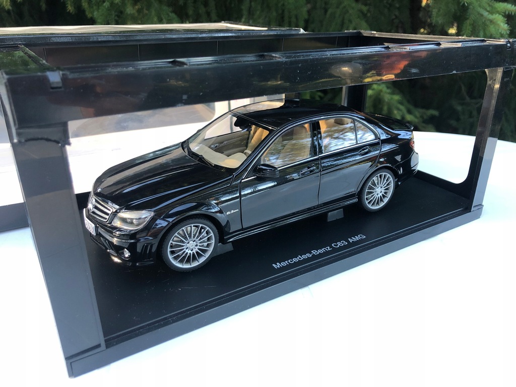 Mercedes-Benz C 63 AMG W204 AUTOart 1:18 black - 8546770855