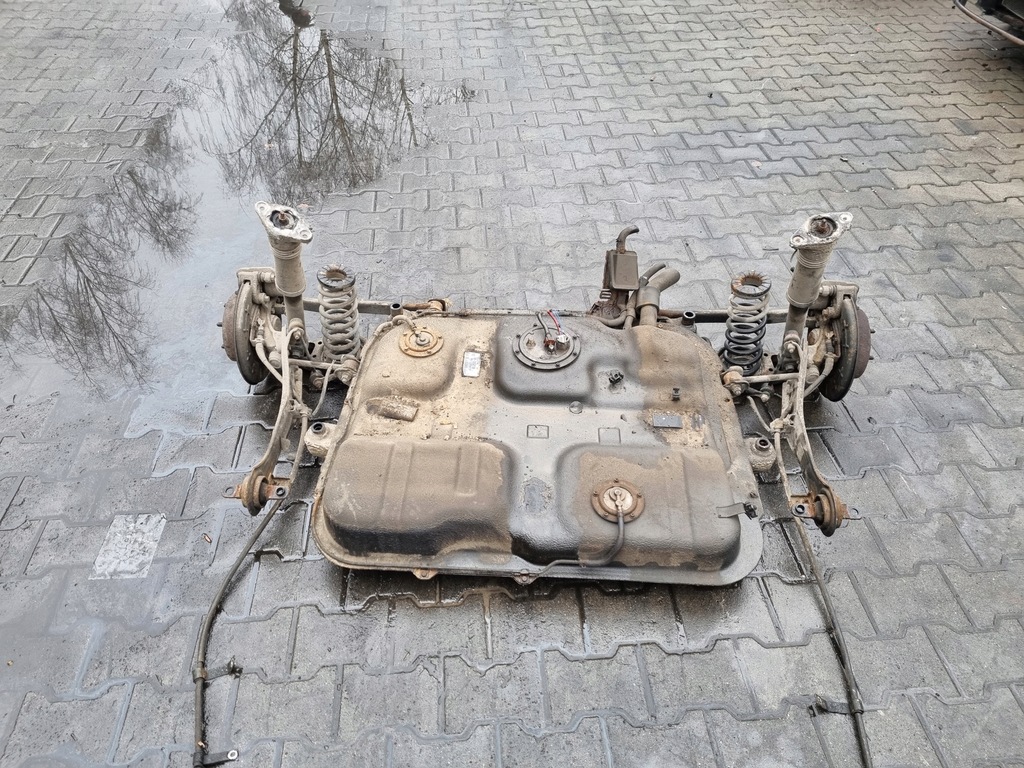 KIA CARENS III 06-12 ZBIORNIK PALIWA BAK BELKA TYŁ
