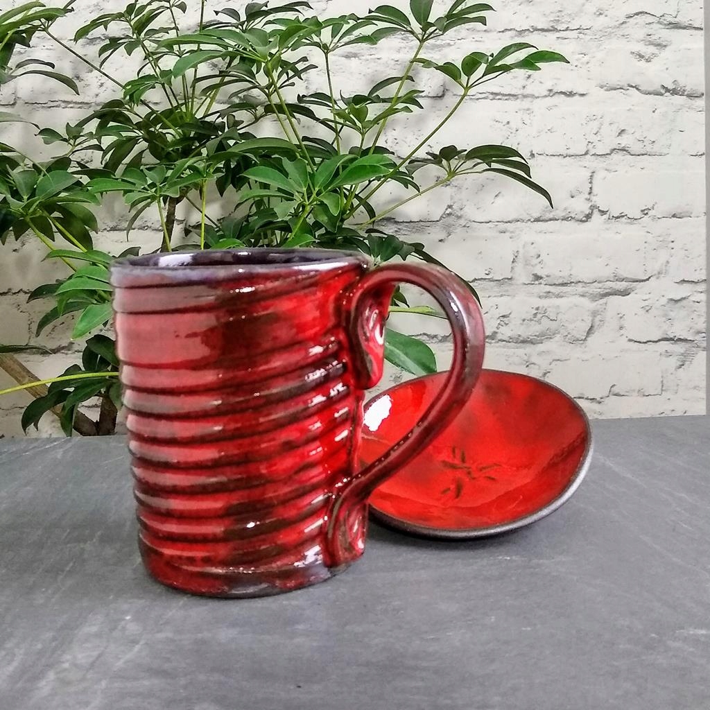 Kubek ceramiczny Olideco czerwony, pasek 500 ml