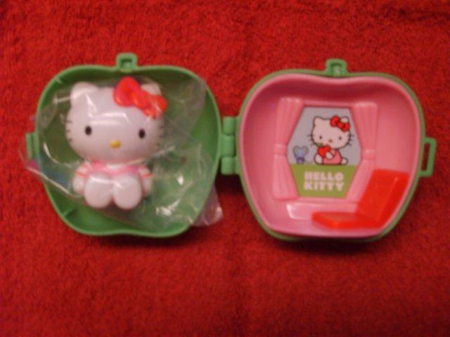 Hello Kitty  Kotek w pudełeczku jabłuszko