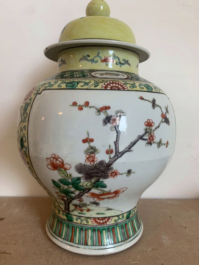 Famille Verte piękny chiński wazon z pokrywą 19 wiek wys. 28 cm