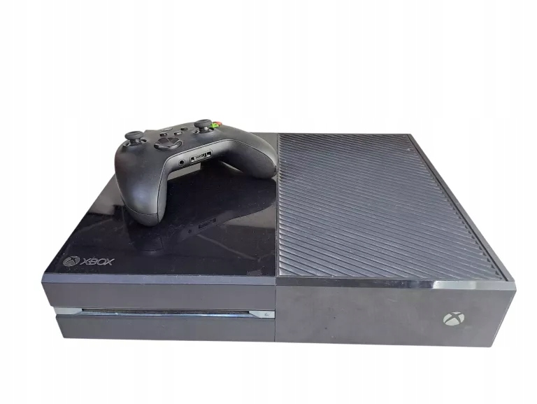 KONSOLA XBOX ONE 1540 MODEL 500 GB + PAD XBOX SERIES + FIFA 17 - LUŹNE WEJ