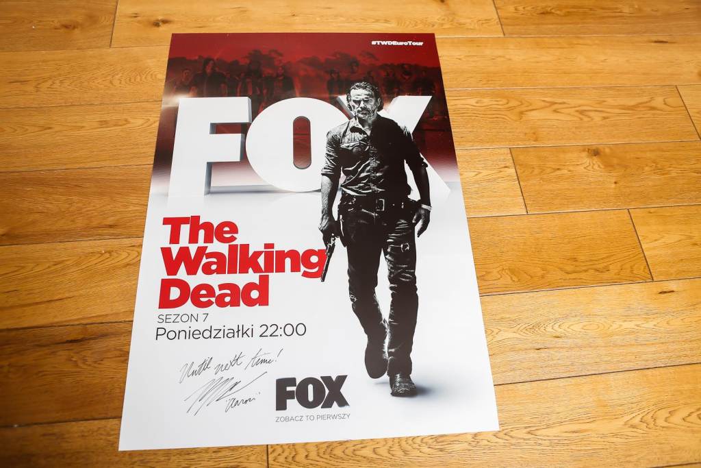 Plakat serialu THE WALKING DEAD z autograft