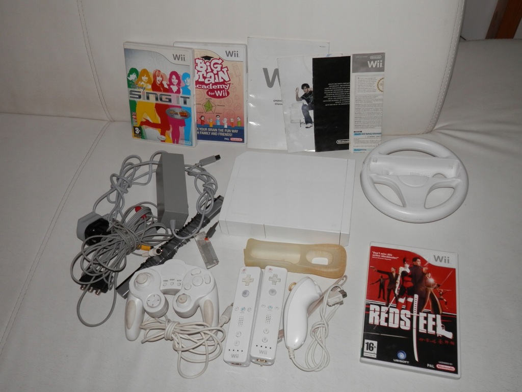 Konsola Nintendo Wii RVL-001 EUR 3 gry, kontrolery okablowanie zestaw