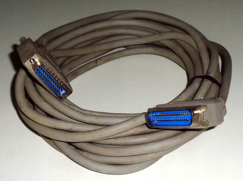 Stary kabel komputerowy - USA .
