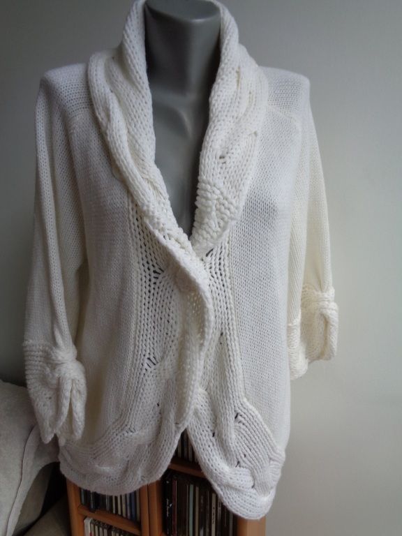 biały rozpinany sweter GINA TRICOT XXL