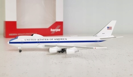 Купить Модель самолета Boeing B747 E-4B США Herpa 1:500: отзывы, фото, характеристики в интерне-магазине Aredi.ru