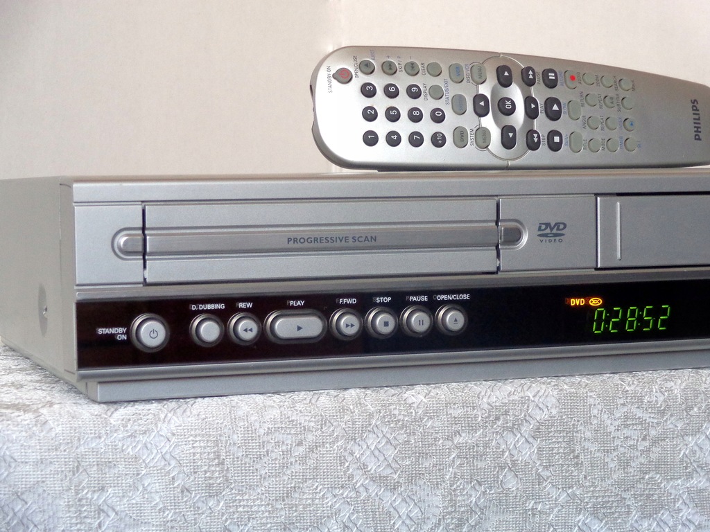 Купить PHILIPS Combo DVD-VHS 6GLOWIC DiVX ПОЛЬСКОЕ МЕНЮ: отзывы, фото, характеристики в интерне-магазине Aredi.ru