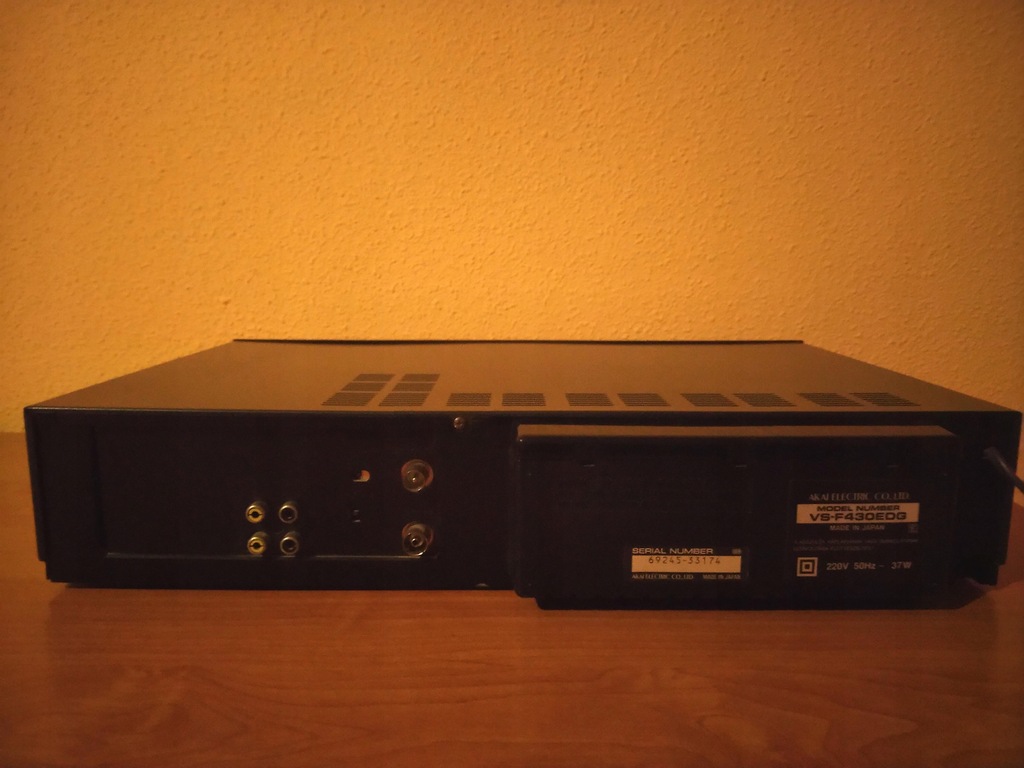 Купить Видеорегистратор AKAI VS-F430 EDG VHS: отзывы, фото, характеристики в интерне-магазине Aredi.ru