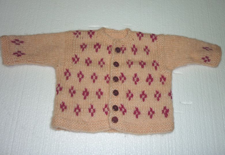 ręcznie wykonany moherkowy sweterek dla lalki