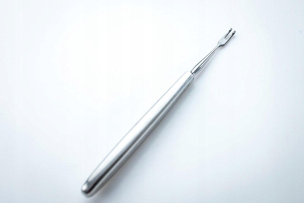 Hak chirurgiczny ostry 14 mm dwuzębny (54/40)