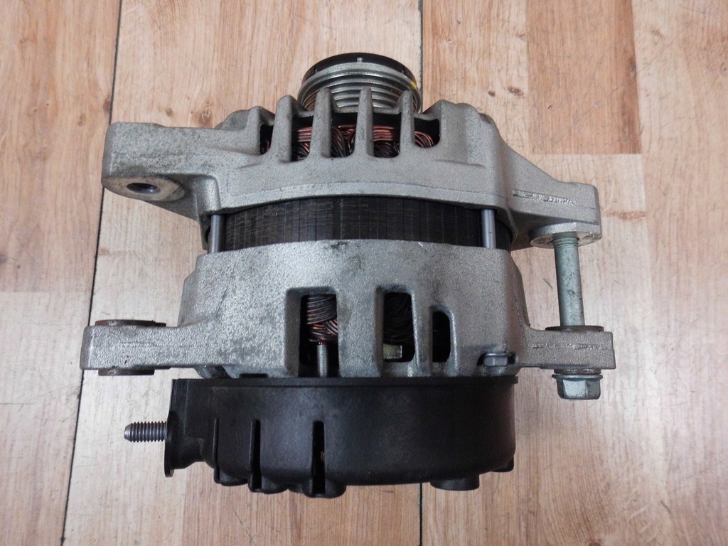 Kia Sportage IV 2.0 CRDI alternator 373002F350 11756408920