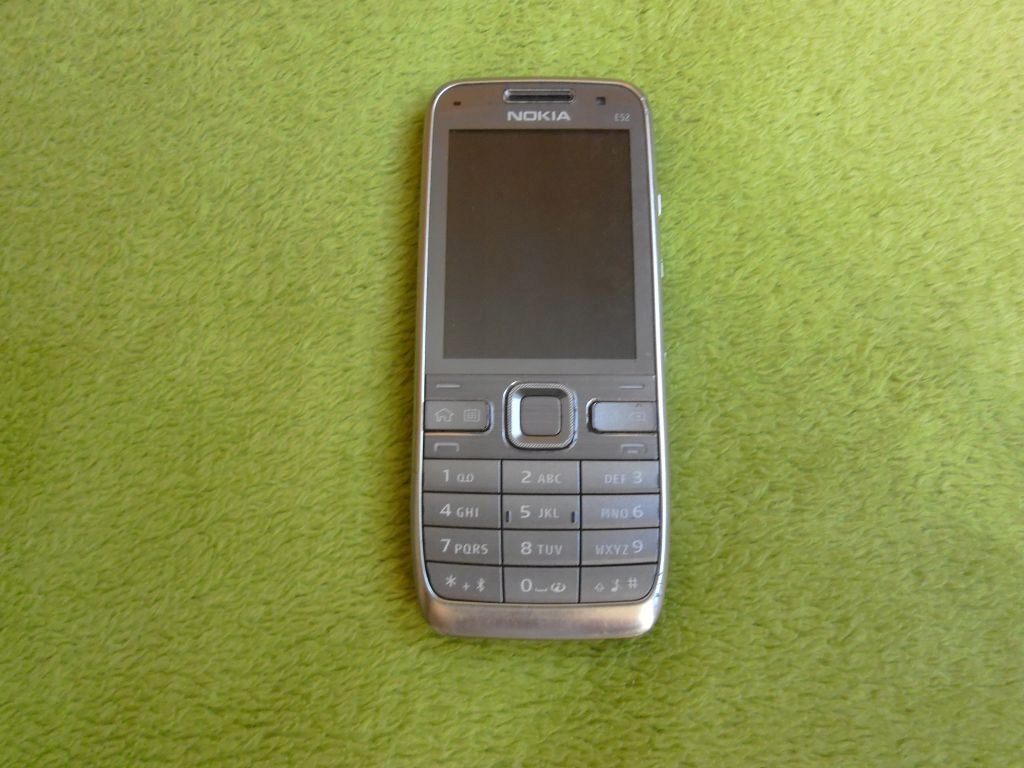 Nokia E52 srebrny stan bardzo dobry