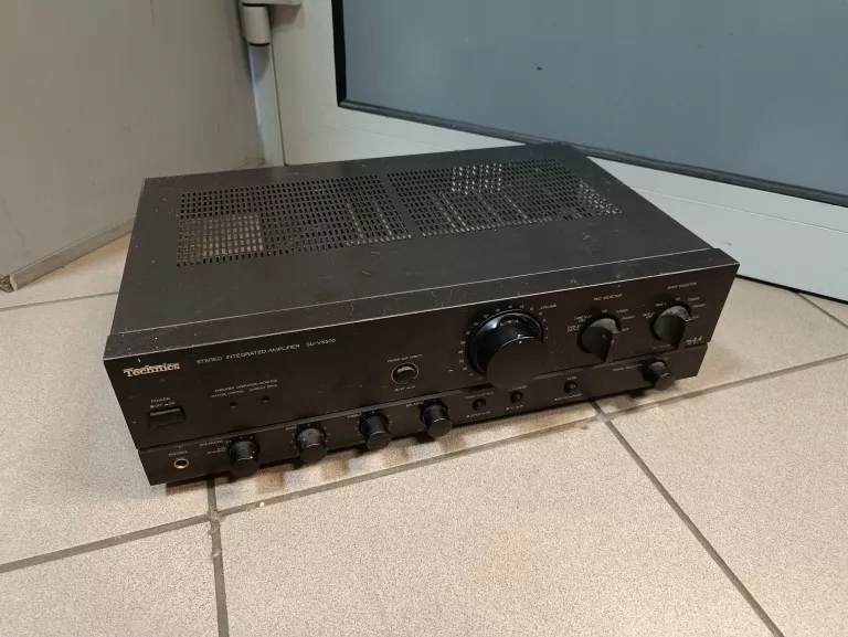 WZMACNIACZ TECHNICS SU-VX500 OPIS