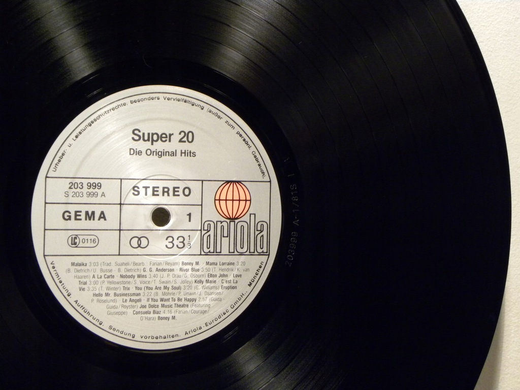 Купить LP SUPER 20 ORIGINAL HITS ELTON ERUPTION ANEKA VG+: отзывы, фото, характеристики в интерне-магазине Aredi.ru