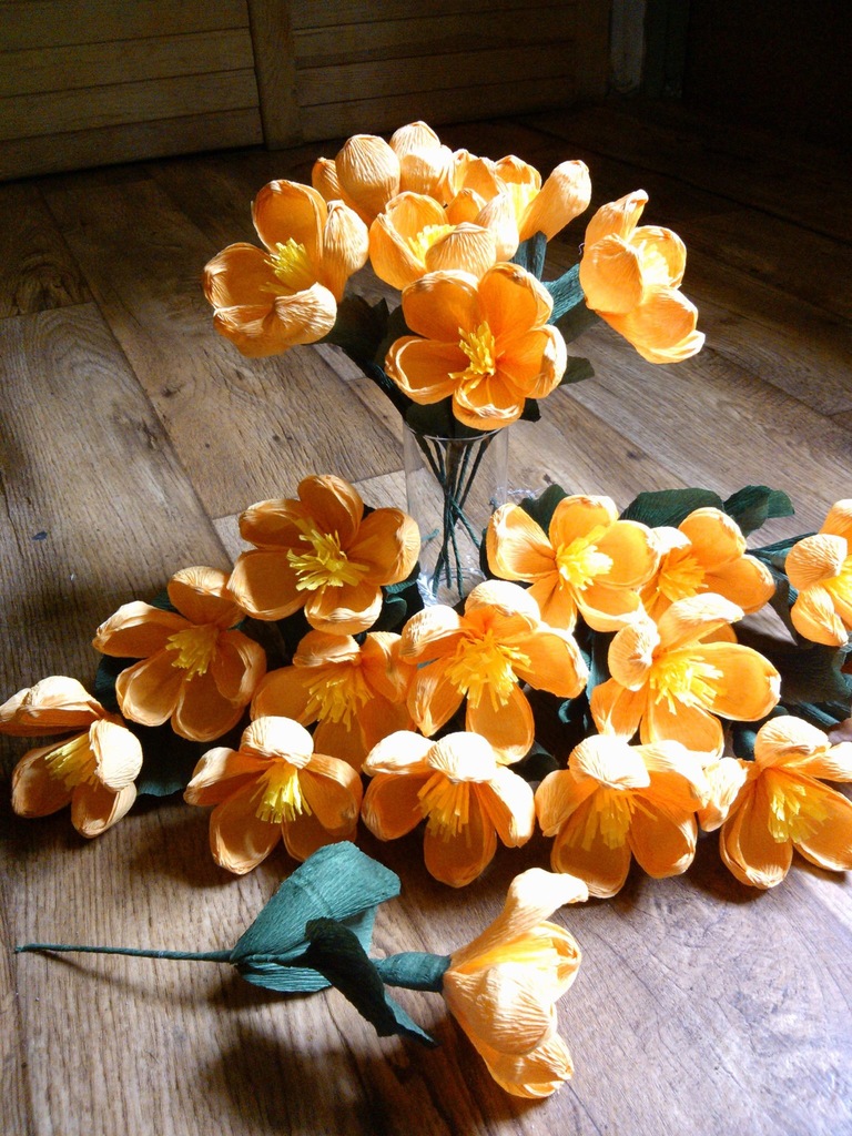 kwiaty z bibuły krepy-kaczeńce 10 szt