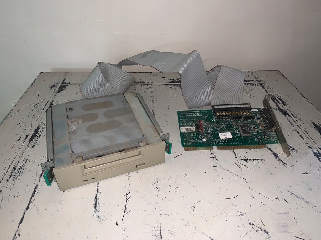 HP C1554A DDS3 12/24GB SCSI 5.25 +adaptec ava-1505