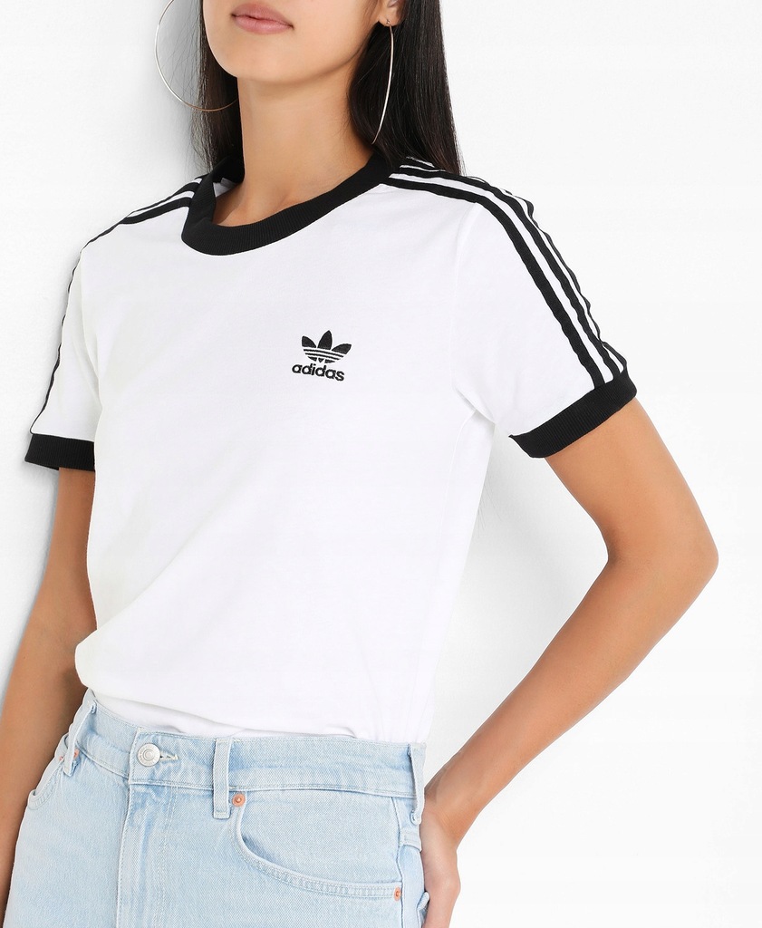 Белая футболка с лампасами adidas женские