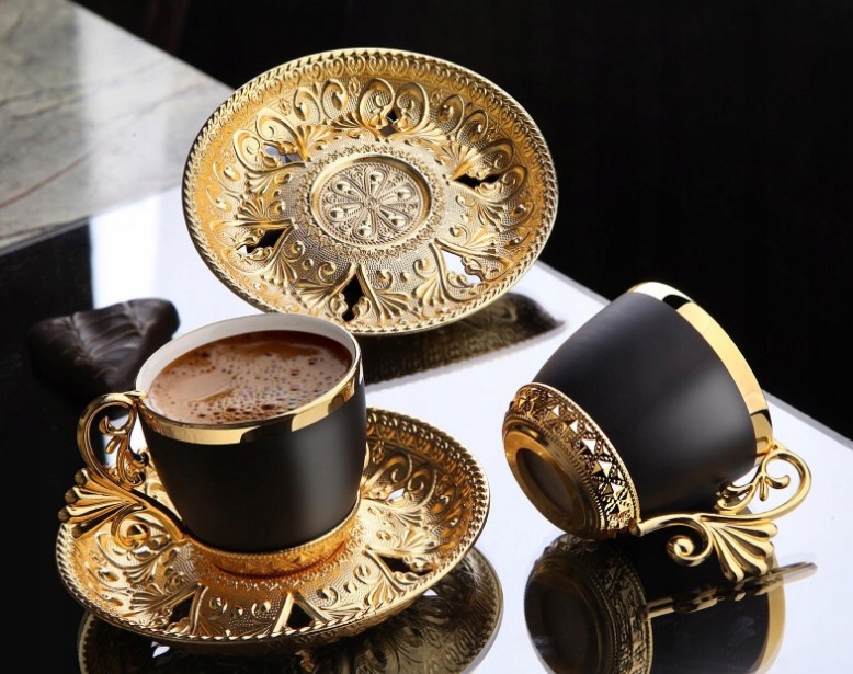 piękne filiżanki tureckie do kawy złote i srebrne