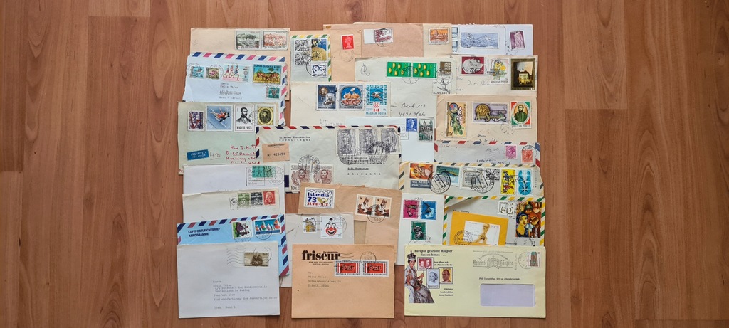 Stare koperty i kartki pocztowe ze znaczkami ŚWIAT