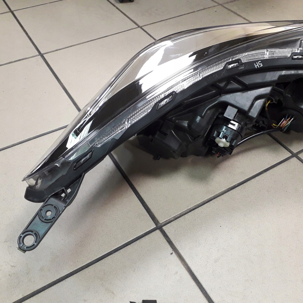 SUBARU IMPREZA 17 LAMPA LEWA PRZEDNIA FULL LED