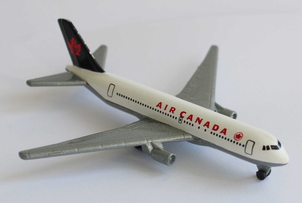 Samolot Metalowy Air Canada Majorette Boeing 767