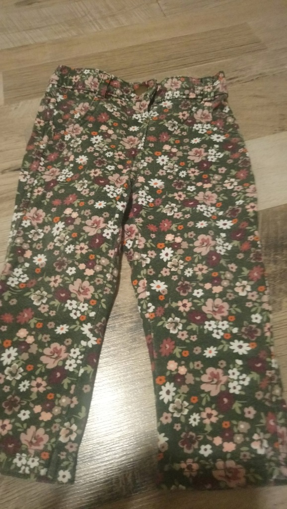 Śliczne spodnie dla dziewczynki George 74