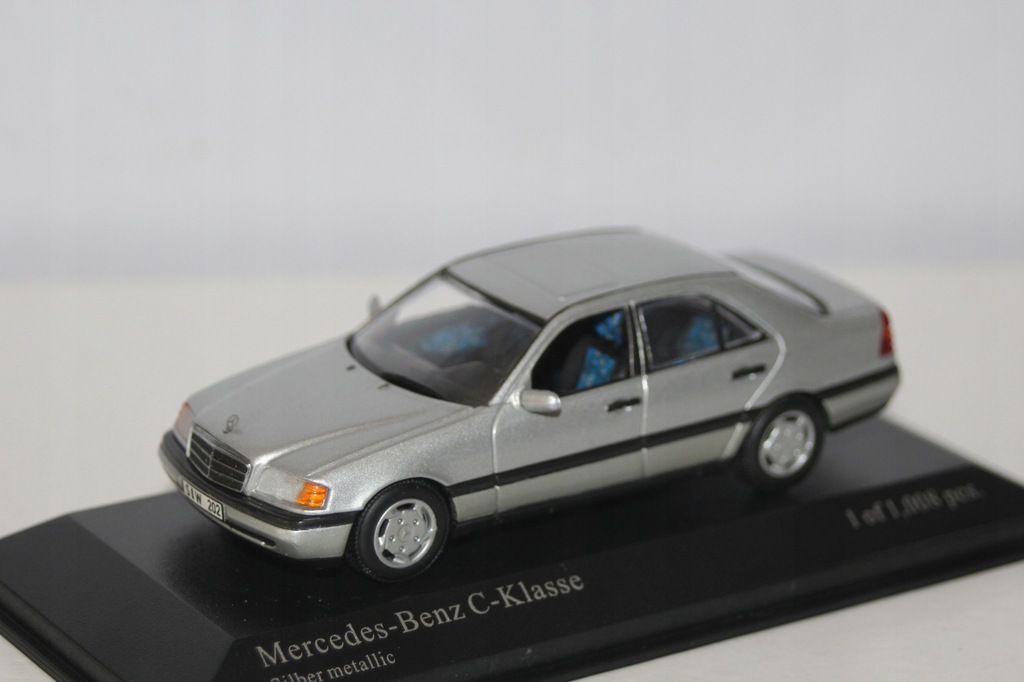 MINICHAMPS MERCEDES C 220 W202 1/43 - 12453988390 - oficjalne
