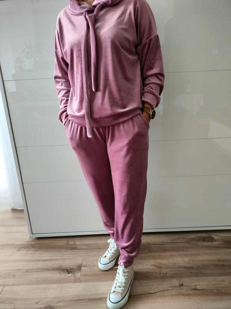 Dres damski welurowy brudny róż rozmiar uniwersalny