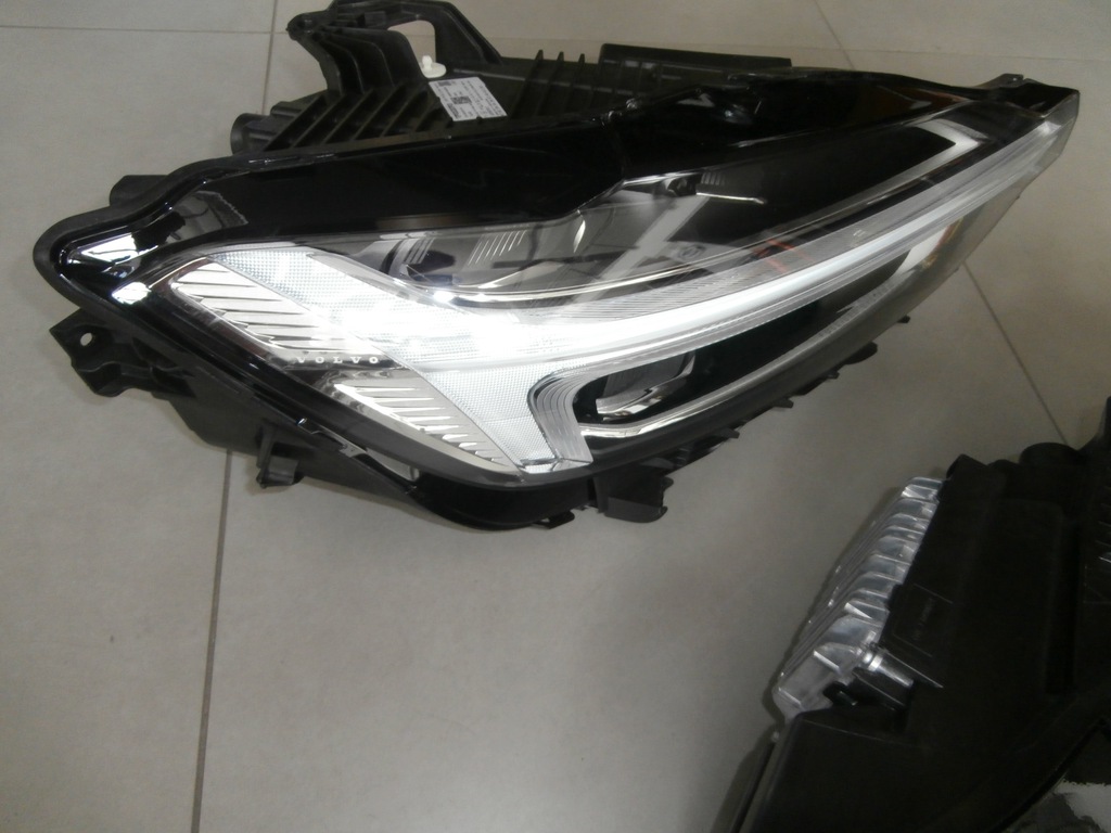 Lampa lampy przód VOLVO XC60 2018r FULL LED NOWE