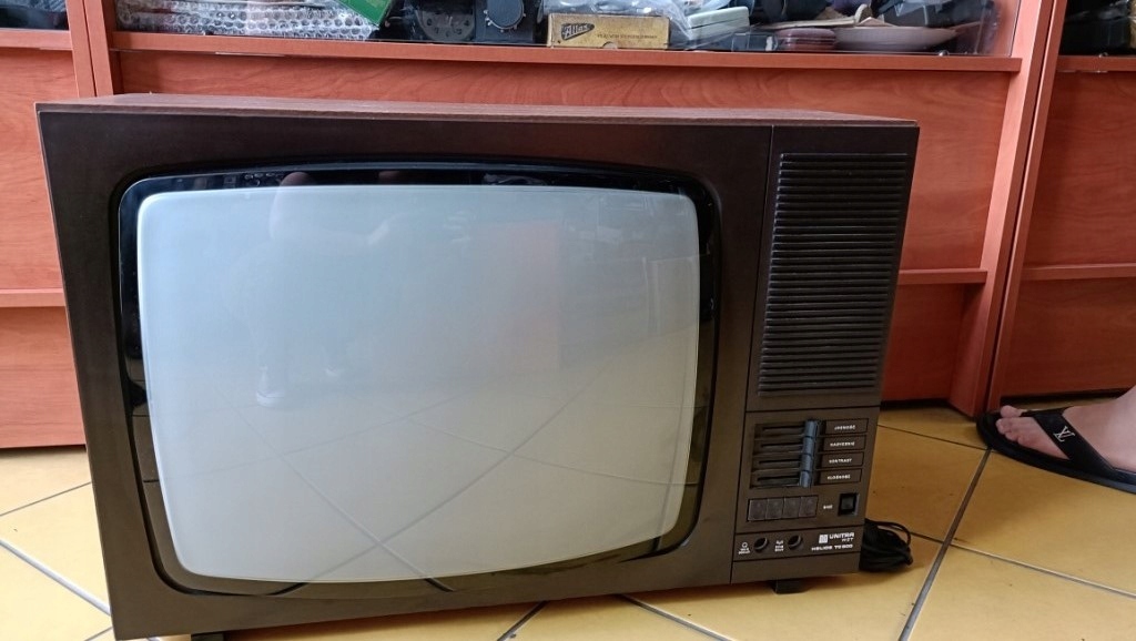 ZABYTKOWY TELEWIZOR UNITRA HELIOS TC500 STAN DB