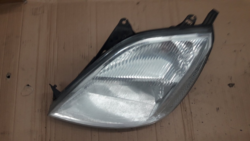 Ford Fiesta MK6 lampa przod lewa 0206 7232576138