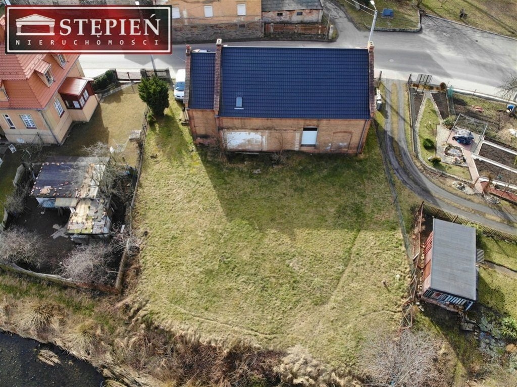 Komercyjne, Leśna (gm.), Lubański (pow.), 235 m²