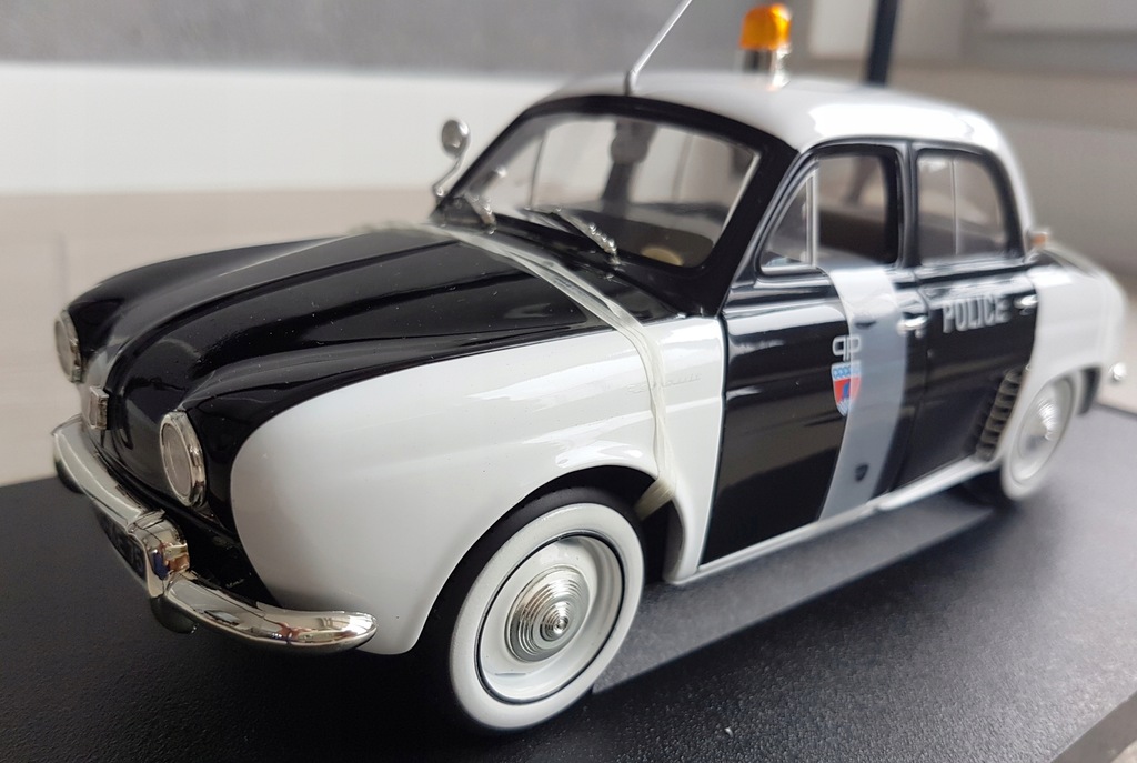 Renault DAUPHINE Police 1:18