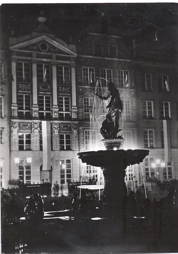 GDAŃSK - FONTANNA NEPTUNA W NOCY - 1960R