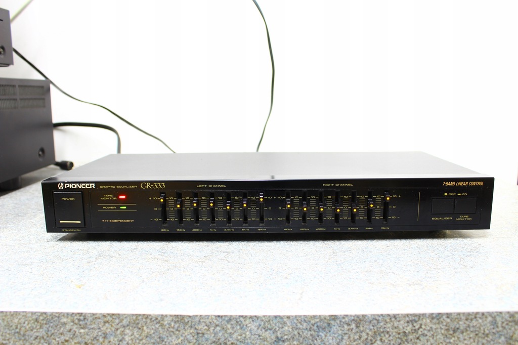 Korektor graficzny Pioneer GR-333 czarny