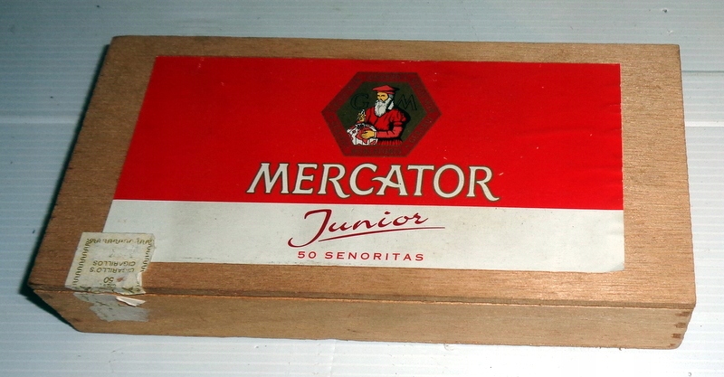 MERCATOR JUNIOR - drewniane pudełko po cygarach.