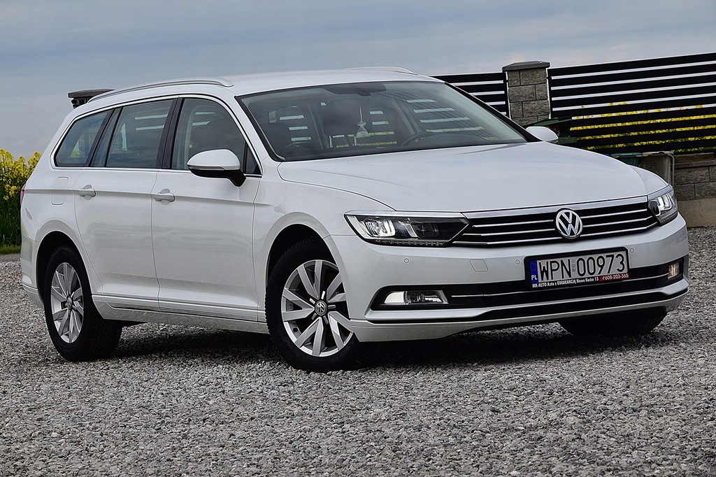 BIAŁY VW PASSAT NAVI LED ALU PDC GWARANCJA !!!