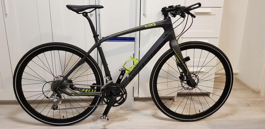 Specialized Sirrus Comp Carbon plus dodatki