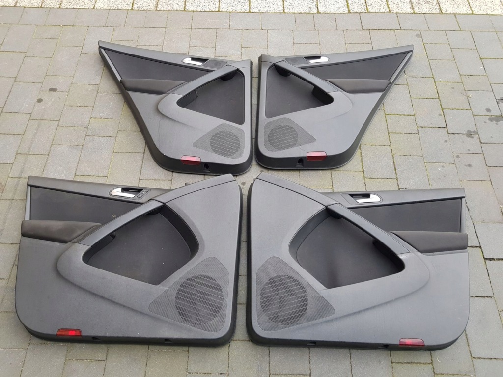 BOCZKI TAPICERKA DRZWI VW TIGUAN 2011-2016 5N0 KOMPLET