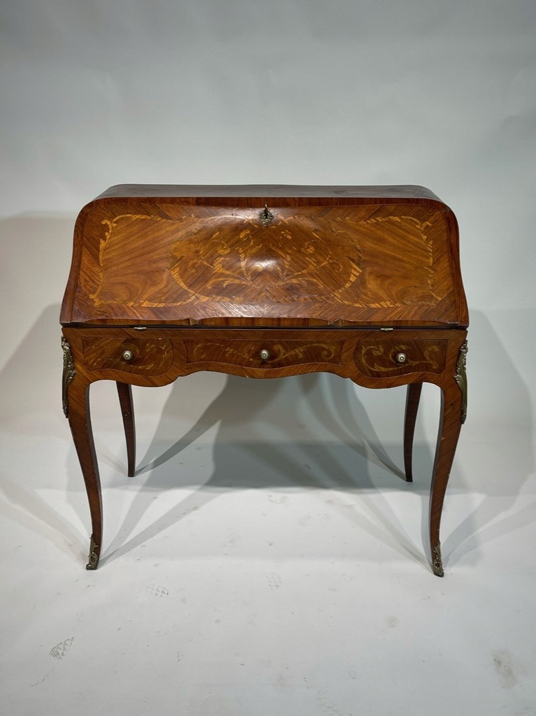 Zabytkowe intarsjowane biurko stylu Ludwik XV
