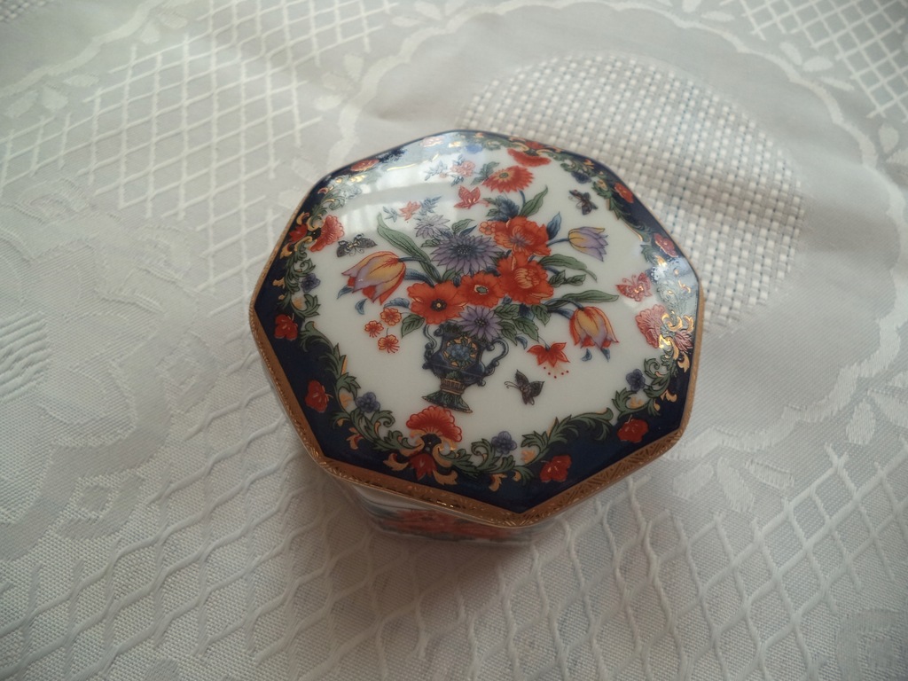 porcelanowe puzderko -bombonierka TOZAN - Japonia