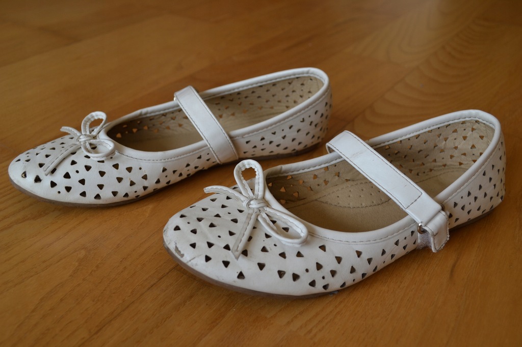 buty dla dziewczynki białe baletki z paskiem 36 CC
