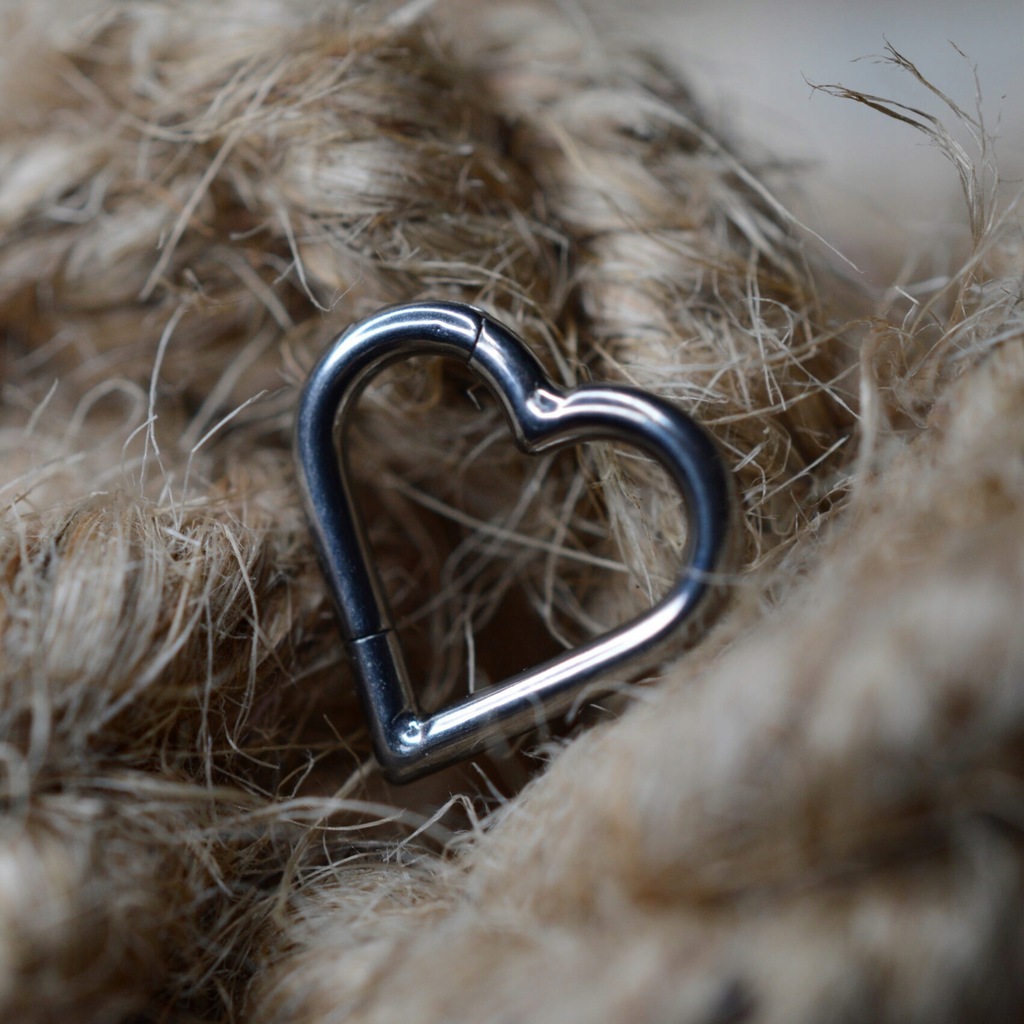 Tytanowe serduszko clicker 1,2x8mm