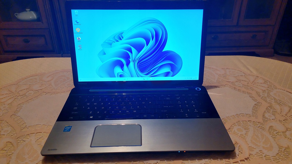 LAPTOP TOSIBA SATELLITE S57 RAM8GB SSD500GB I7.