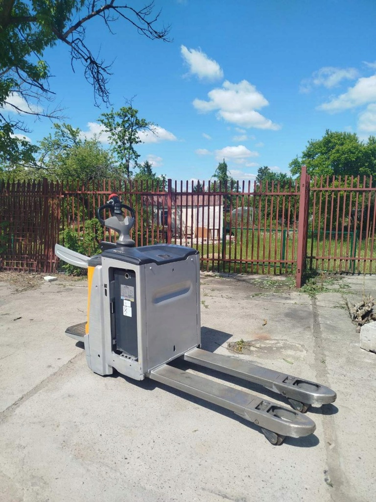 Wózek niskiego podnoszenia z platformą operatora Paleciak Still EXH-SF 20