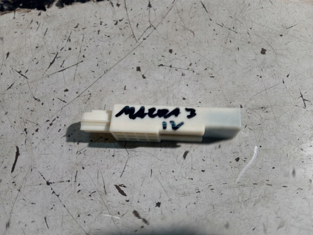 MAZDA 3 IV BP ANTENA WZMACNIACZ - 12733043129 - oficjalne archiwum Allegro